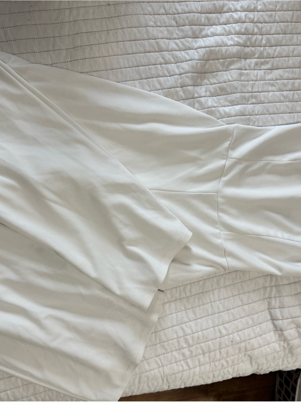 Crystal Sky White Top with Smooth Finish